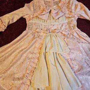 EXQUISITE COSTUME SMALL PINK NWOT full sweep pink satin with bell sleeves,creamy